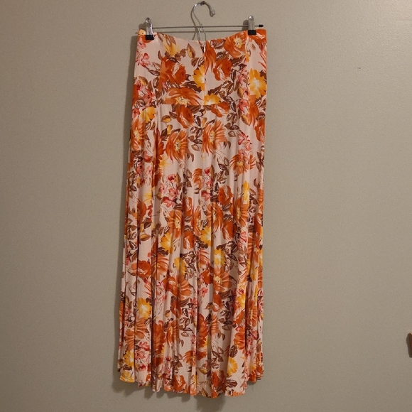 Petal & Pup Floral High-Low Maxi Skirt With Matching Crop Top Set - Picture 6 of 6